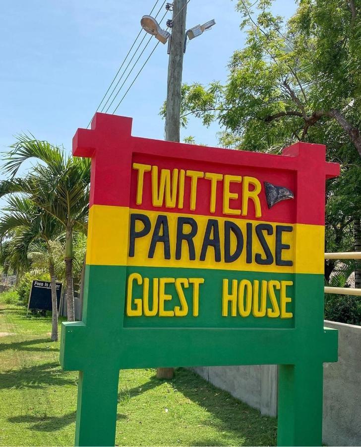 Twitter Paradise Ampeni Buitenkant foto